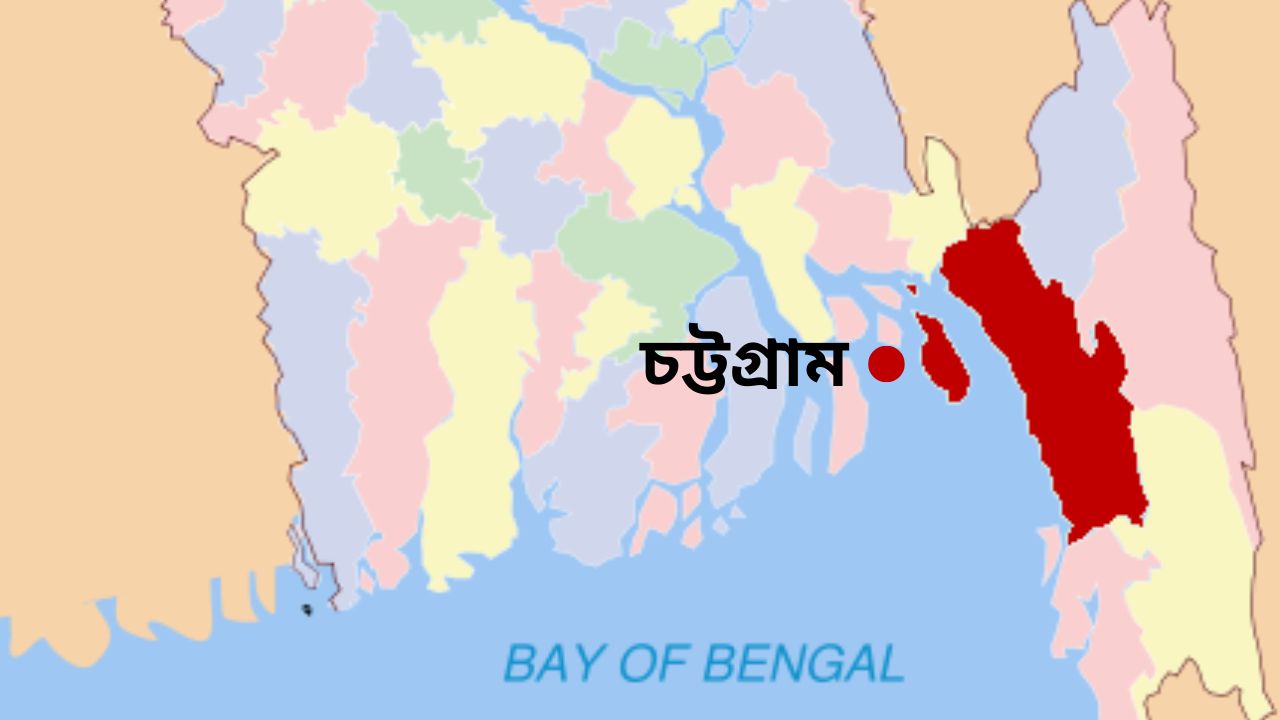 চট্টগ্রামে সেতু ভেঙে দ্বিখণ্ডিত, যান চলাচলে ভোগান্তি